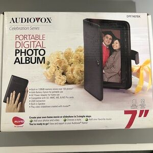Audiovox Celebration Series 7” Portable Digital Photo Album DPF7407BK w/ Box